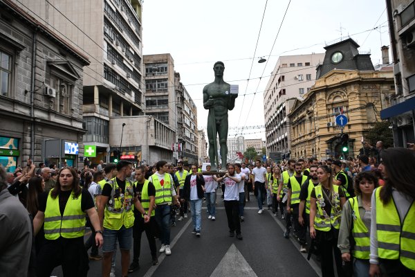 Beograd: Studentski pokret predaje Republičkoj izbornoj komisiji potpise za listu 'Studentska lista – Studenti pobjeđuju'