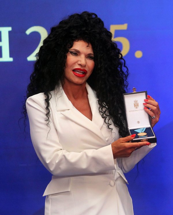 Lidija Vukićević s naprednjačkim odlikovanjem