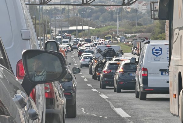Kupili ste auto u Splitu, a živite u Zagrebu: Morate li odmah mijenjati registarske pločice?