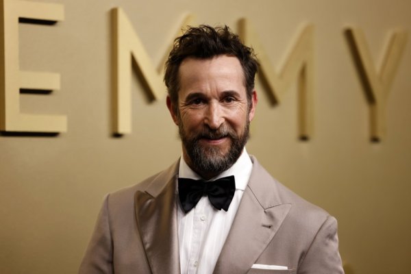 Noah Wyle drugu godinu zaredom osvojio Emmy pa zamalo zaplakao na pozornici: 'Ovo je nevjerojatno emotivno'