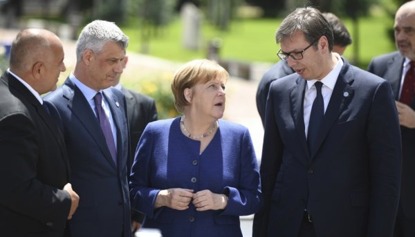 Vučić i Thaci izbjegavali su fotografiranje, osim ako je u kadru Angela Merkel ili Emmanuel Macron