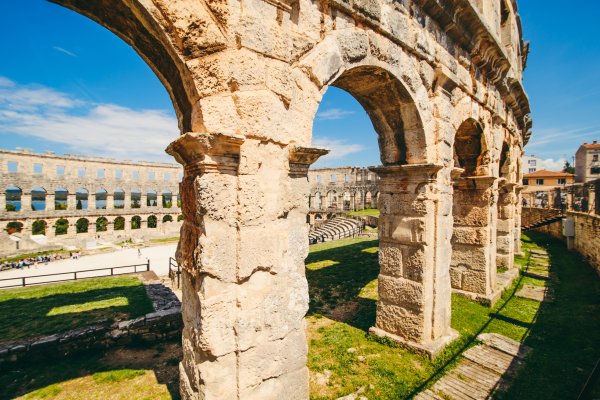 Arena Pula je najpoznatiji simbol Pule i jedan od najbolje očuvanih rimskih amfiteatara