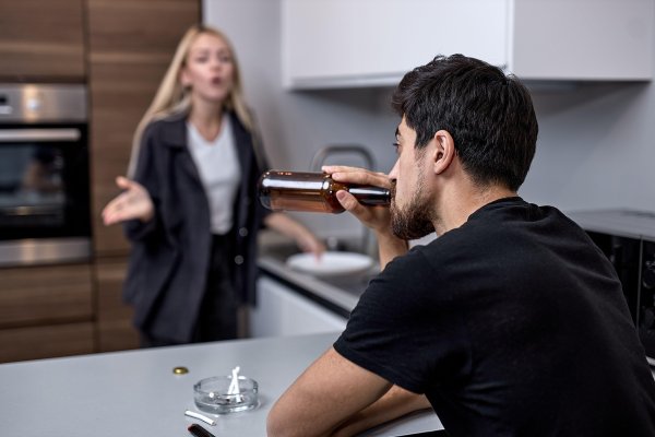 Mužu je 45 dana skrivala ogromnu tajnu: Kad ga je posjela za stol, prvo je pitao je li trudna ili ga ostavlja