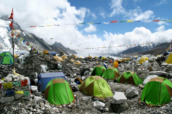 Tisuće litara urina tope najviši vrh svijeta: Mount Everest se alarmantno mijenja