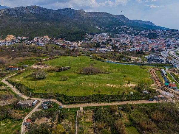 Pogled iz zraka na golf terene na kojima će se graditi novi kamp Hajduka