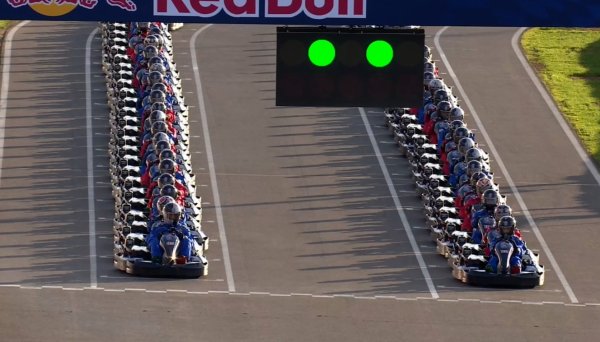 Verstappen izašao na stazu protiv 100 vozača kartinga i startao zadnji. Pogledajte kako je završilo