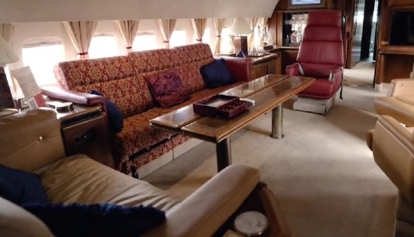 Izgleda kao privatni avion milijardera iz 80-ih, a noć u njemu može rezervirati gotovo svatko