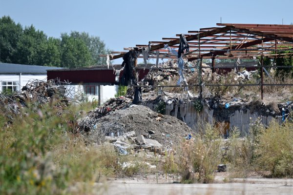 Nagomilano smeće u krugu bivše tvornice Mundus