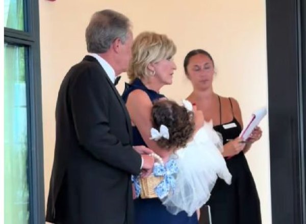 Trebala je imati važnu ulogu na vjenčanju, ali je zaspala: Ono što su baka i djed napravili ima 20 milijuna pregleda