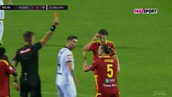 Neshvatljiv start Stolnika: Sudac Strukan ni sekunde nije čekao da bi izvadio crveni karton