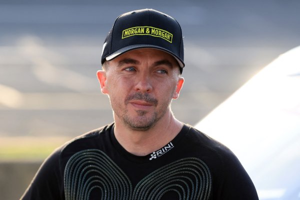 Frankie Muniz tjednima obožavateljima daje do znanja da prolazi kroz teško razdoblje.