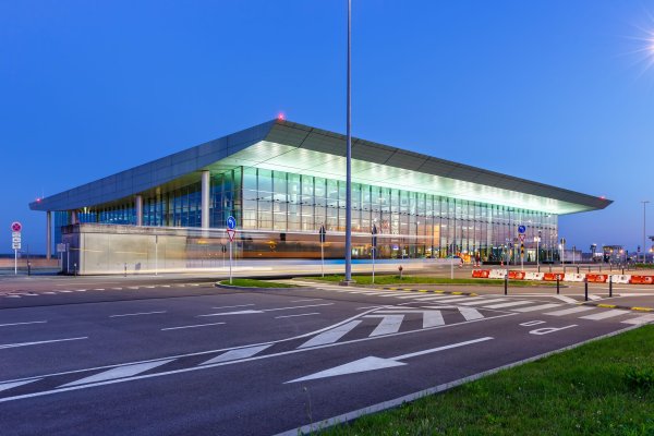 Drama na nebu iznad Luxembourga: Nepoznati dronovi zaustavili zračni promet