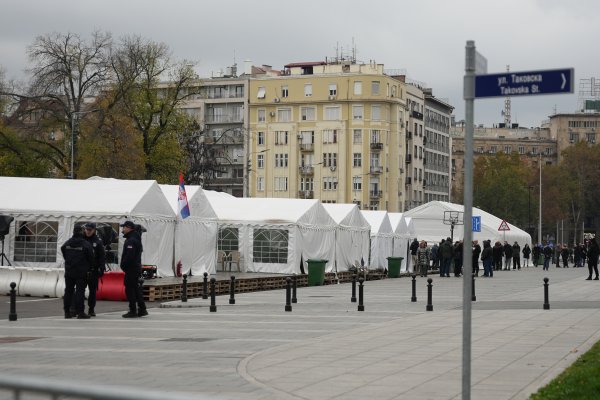 Što će biti s Ćacilendom nakon Vučićeve ostavke? Šatorski kamp u središtu pažnje