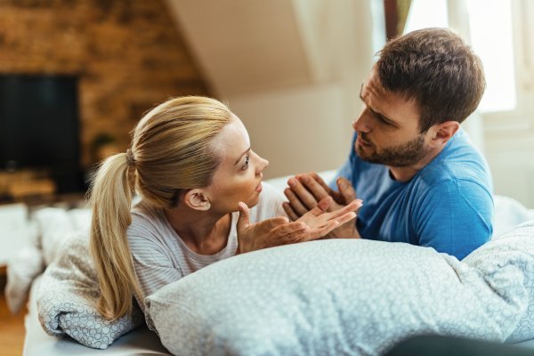 Četiri rečenice koje partneri izgovaraju iz navike, a stručnjaci tvrde da najviše štete vezi: Znate li koju ste izgovorili zadnju?