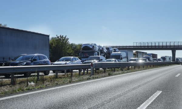 Pokvarilo se vozilo u smjeru Zagreba, promet usporavaju i radovi