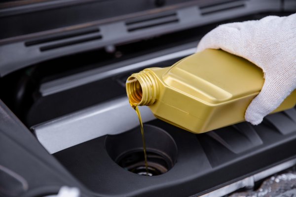 Mislite da motoru ne može smetati malo viška ulja? U nekim slučajevima može nastati ozbiljan problem