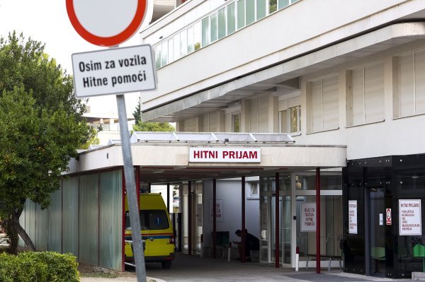 Ravnatelj KBC-a Split reagirao zbog odjevnog ćudoređa: 'Ispričavamo se'