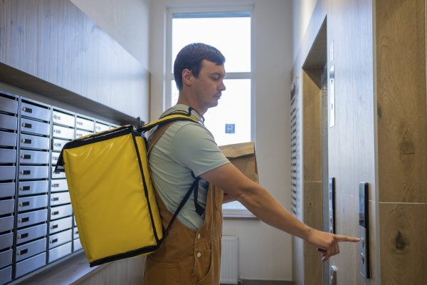 Sanitarni inspektori naručivali hranu kao tajni kupci: Provjeravali higijenu, torbe dostavljača i što vam stiže na vrata