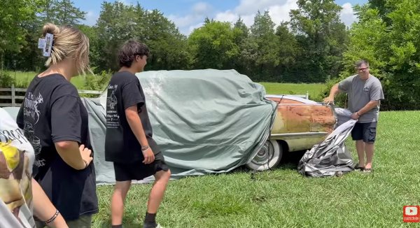 Klasik je 44 godine stajao nepomičan i propao je: Kad je mehaničar pokušao upaliti motor, uslijedio je šok