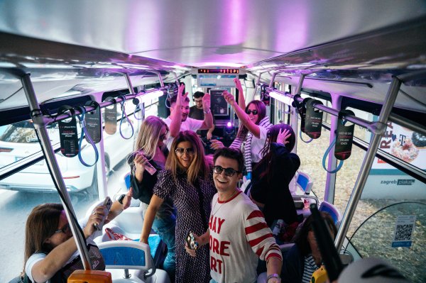 Tramvaj broj 18 u Zagrebu: Ovako je Hrvatski Telekom predstavljanje iPhonea pretvorio u gradsko iskustvo