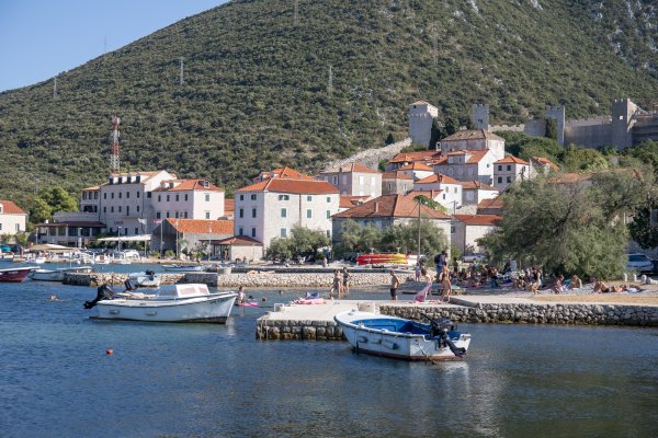 Stiglo upozorenje: Na plaži u Stonu more onečišćeno fekalijama