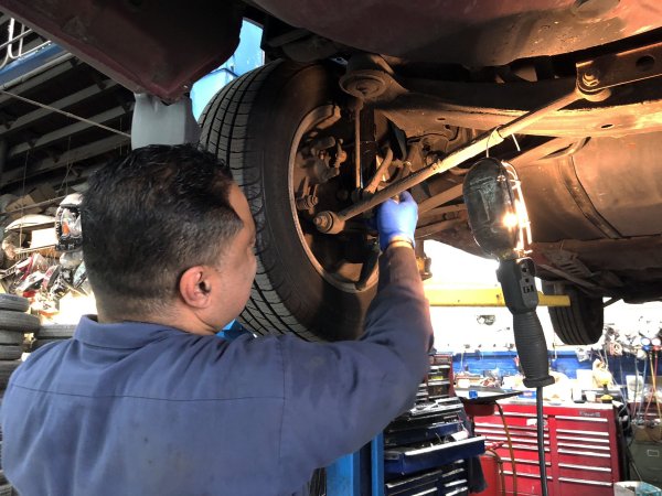Poznati mehaničar kune se u ovaj stari rabljeni auto: 'Može trajati zauvijek' - jedan je prešao 734.000 km
