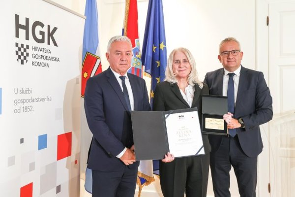 Hrvatski duhani dobitnik nagrade Zlatna kuna u kategoriji 'Veliko trgovačko društvo' u Virovitičko-podravskoj županiji