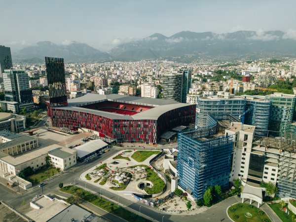Tisuće betonskih bunkera građenih za vrijeme režima Envera Hoxhe danas su pretvorene u jedinstvene muzeje, kafiće i turističke atrakcije