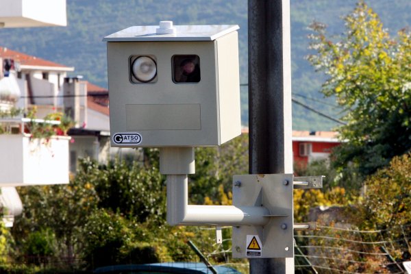 Dvaput je ušao na isti parking, a kamera je zaključila da nikad nije otišao: Onda mu je stigla kazna