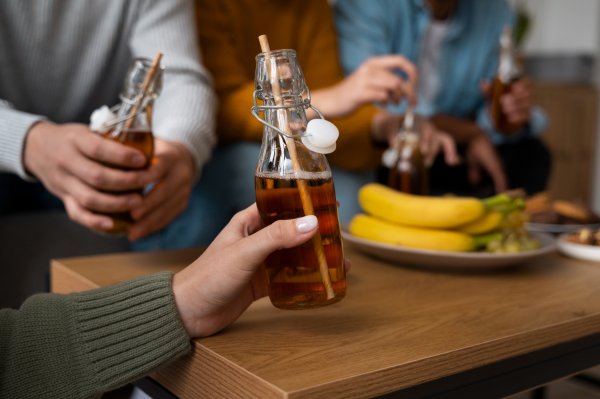 Je li onda kombucha probiotik? To je također malo složenije nego što sugeriraju reklame.