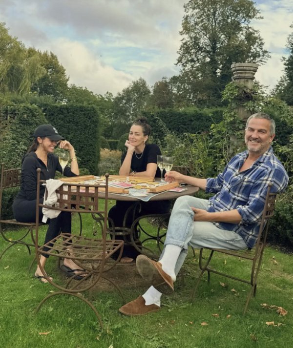 Meghan, Kelly McKee Zajfen i Marcus Anderson