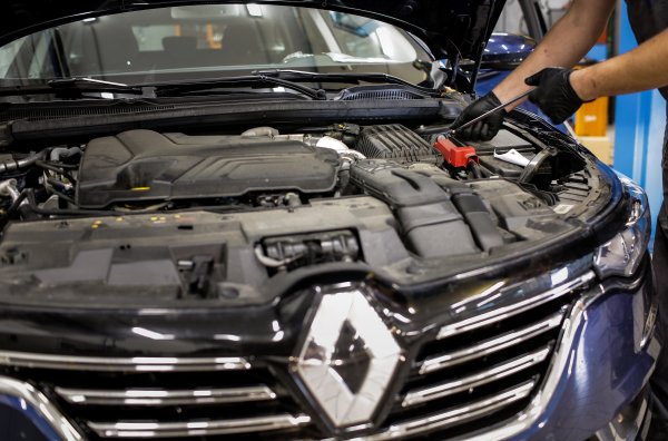 Ovo na automobilu možete popraviti sami, ali ovih nekoliko stvari nemojte ni pokušavati