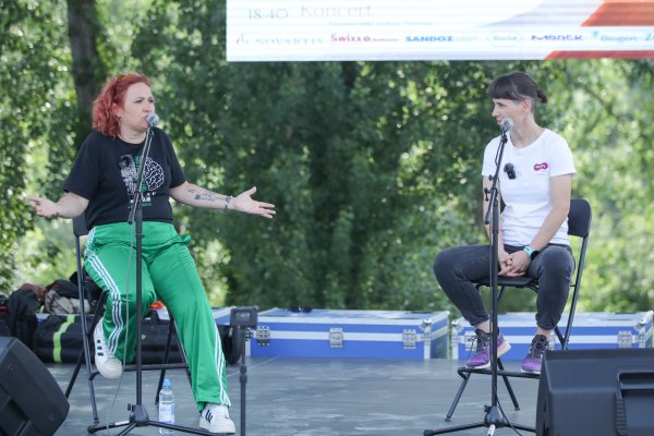 Mirjam Jukić (lijevo)