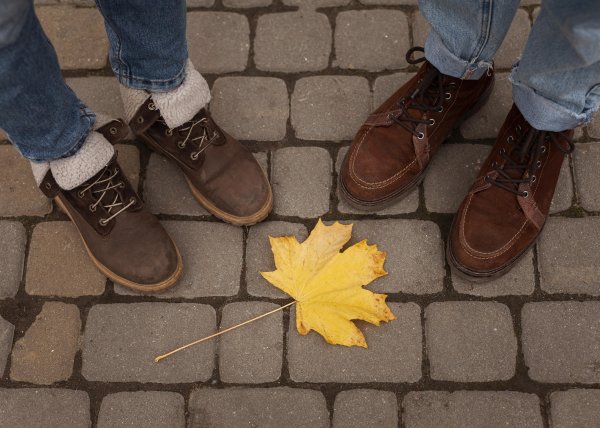 Za cjelodnevno istraživanje povijesnih gradskih jezgri birajte udobne kožne tenisice ili niske, stabilne gležnjače