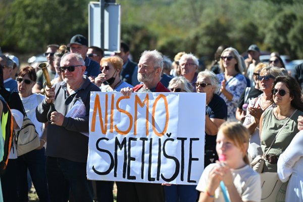 Istrijani protiv otpada na Kaštijunu: 'Smrdi nam osam godina'