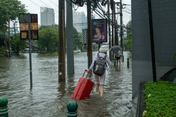Bangkok proglasio stanje katastrofe: Ulice pod vodom, stanovnicima stiglo upozorenje