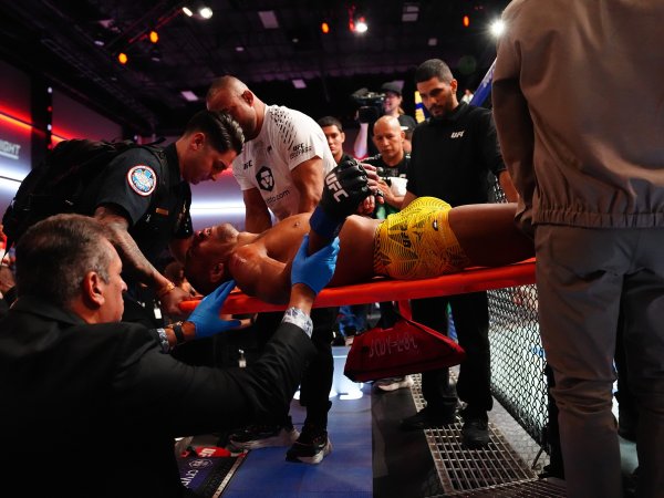 Najpotresnije scene u povijesti UFC-a: Borac kolabirao, pobjednik pozvao sve na molitvu
