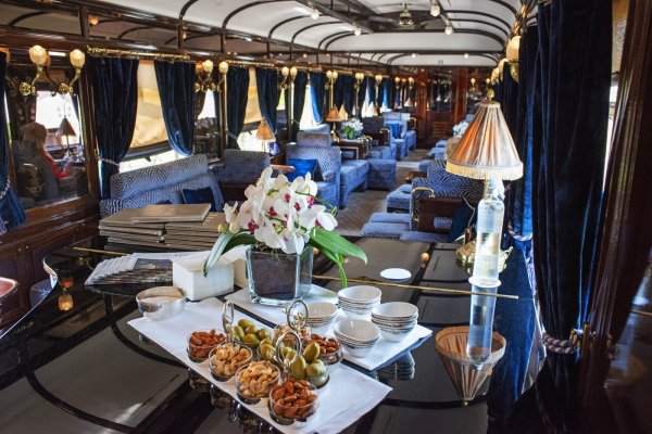 Putovanja vlakom poput Orient Expressa vraćaju romantiku 'zlatnog doba' uz vrhunska jela i udobnost