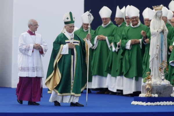 Papa u blizini poznatog katoličkog svetišta u Lourdesu