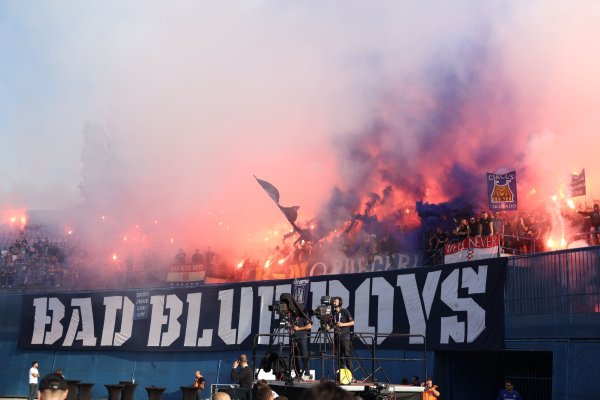 Pogledajte ludnicu na Maksimiru: Futsal Dinamo izgubio, a Bad Blue Boysi napravili spektakl