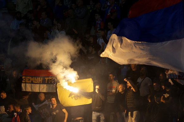 Snimka s utakmice Srbije i Nizozemske izazvala reakcije zbog skandiranja Mladiću