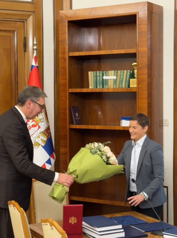 Aleksandar Vučić privremeno predaje žezlo Ani Brnabić, ali stvarnu poziciju moći - nikako