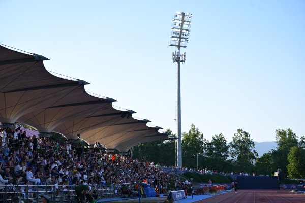 Tribina atletskog stadiona na Savi