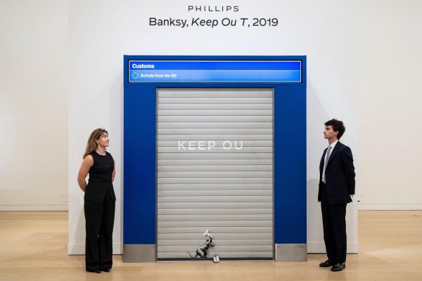 Komentar na Brexit: Banksyjev 'Keep Ou T' ide na dražbu, mogao bi dosegnuti 2,1 milijun eura