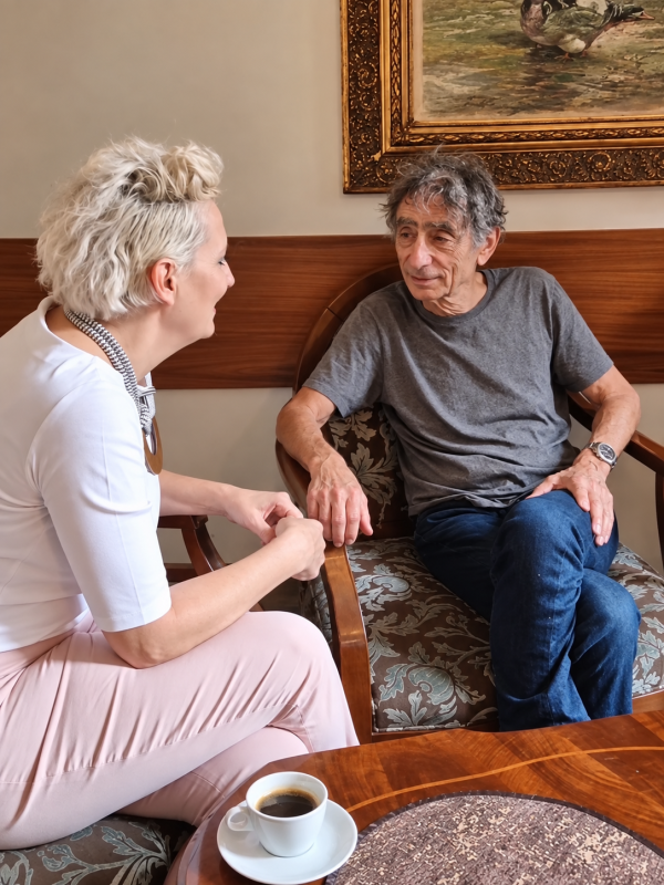 Gabor Maté prvi put dolazi u Hrvatsku na dvodnevni program 'Trauma modernog čovjeka', koji se održava u Splitu 