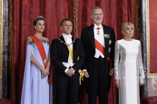 Svečana večera u madridskoj kraljevskoj palači pretvorila se u prvorazredni modni dvoboj francuske prve dame i španjolske kraljice