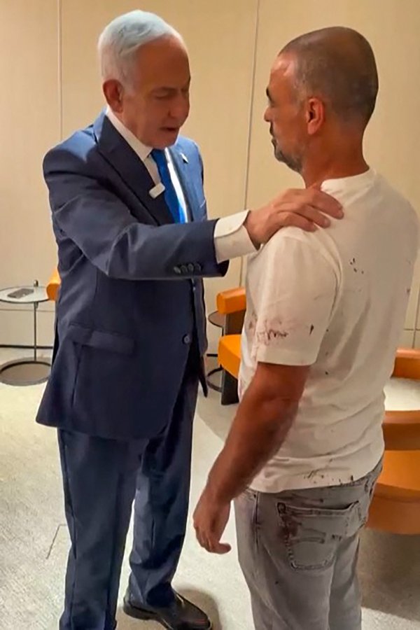 Benjamin Netanyahu i Yaniv nakon incidenta na avionu
