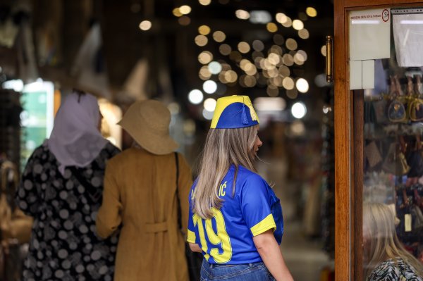 Učenice u Srebrenici došle u školu u dresovima BiH: Širite mržnju