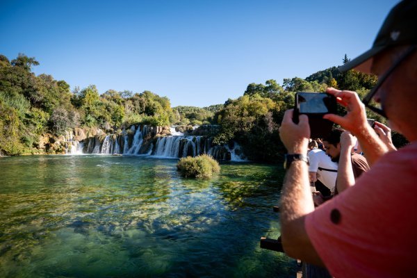 Turisti u Nacionalnom parku Krka