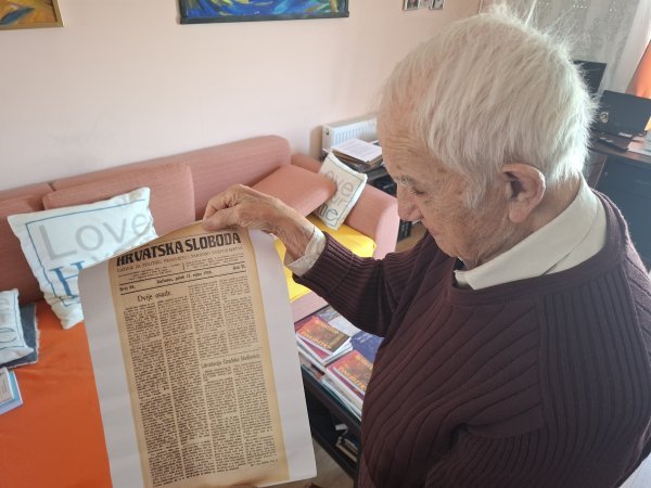 Vladimir Jakić s printom Hrvatske slobode na dan u kojem je rođen